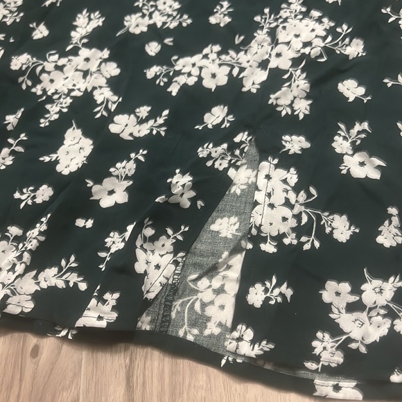 I don’t like it. I paid $65, selling for $35 or best offer. Never been worn. - Picture 2 of 6